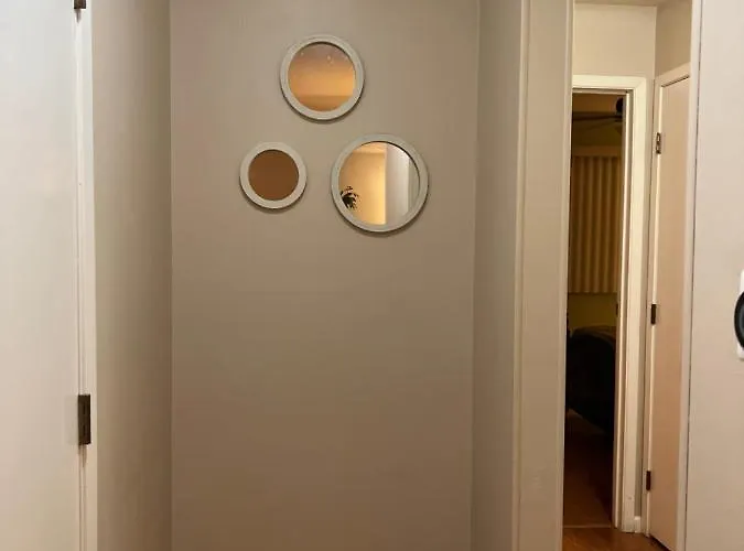 Luxe 3br, 2ba + Hot Tub Elmhurst