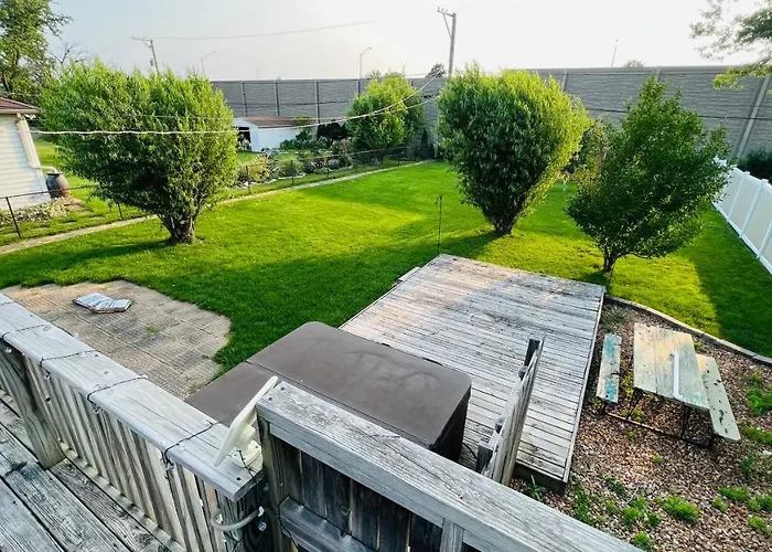 Holiday home Luxe 3br, 2ba + Hot Tub *