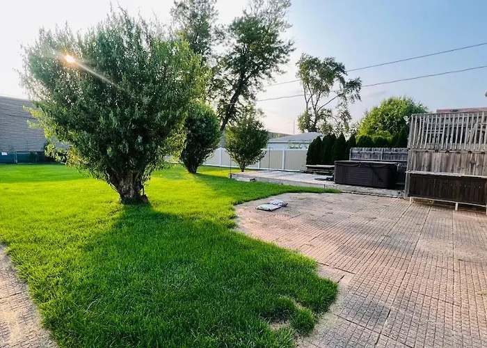 Luxe 3br, 2ba + Hot Tub Holiday home *