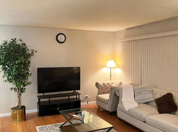 Holiday home Luxe 3br, 2ba + Hot Tub