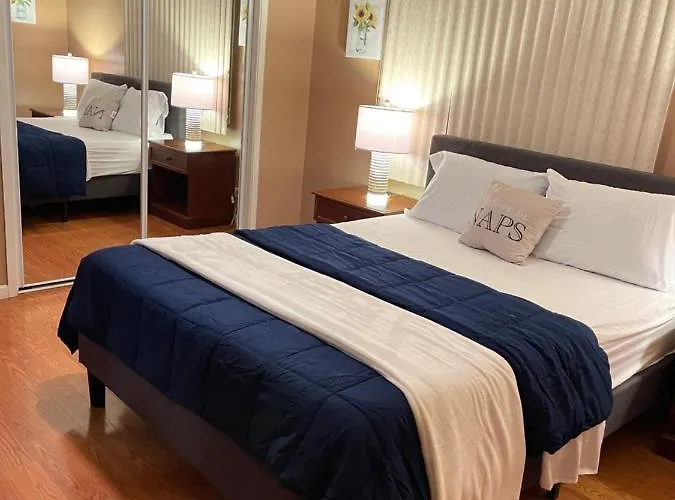 Holiday home Luxe 3br, 2ba + Hot Tub *