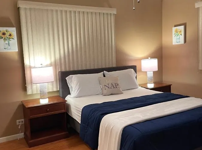 Holiday home Luxe 3br, 2ba + Hot Tub