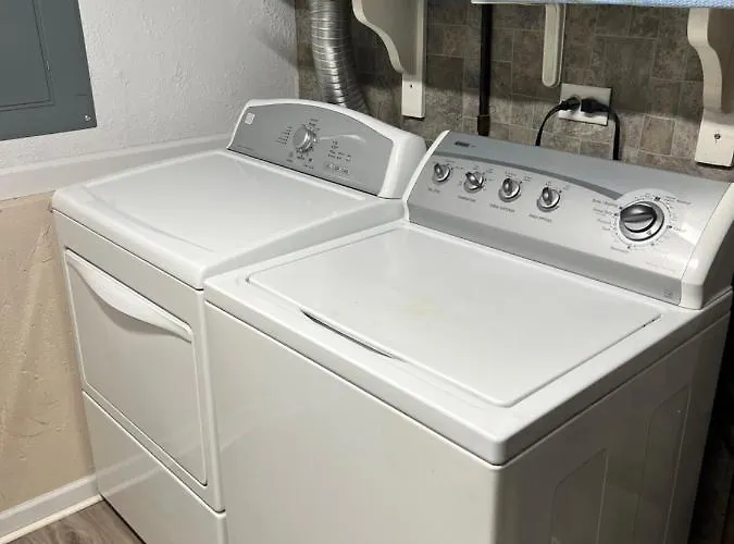 Luxe 3br, 2ba + Hot Tub Holiday home *