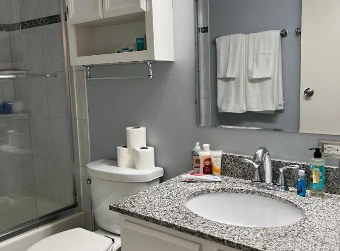 Luxe 3br, 2ba + Hot Tub * Elmhurst