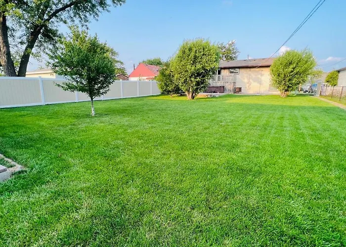 Luxe 3br, 2ba + Hot Tub * Elmhurst